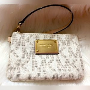 Michael Kors wristlet wallet, Excellent Condition, 6” x 4” x 1”
